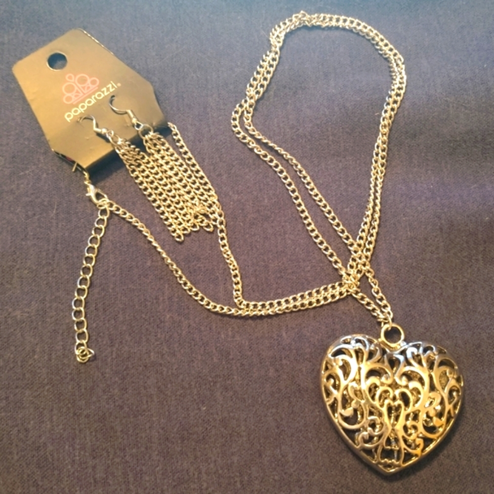 3 for 💲25🌟necklace & earrings set filligree heart chain silver-tone Paparazzi